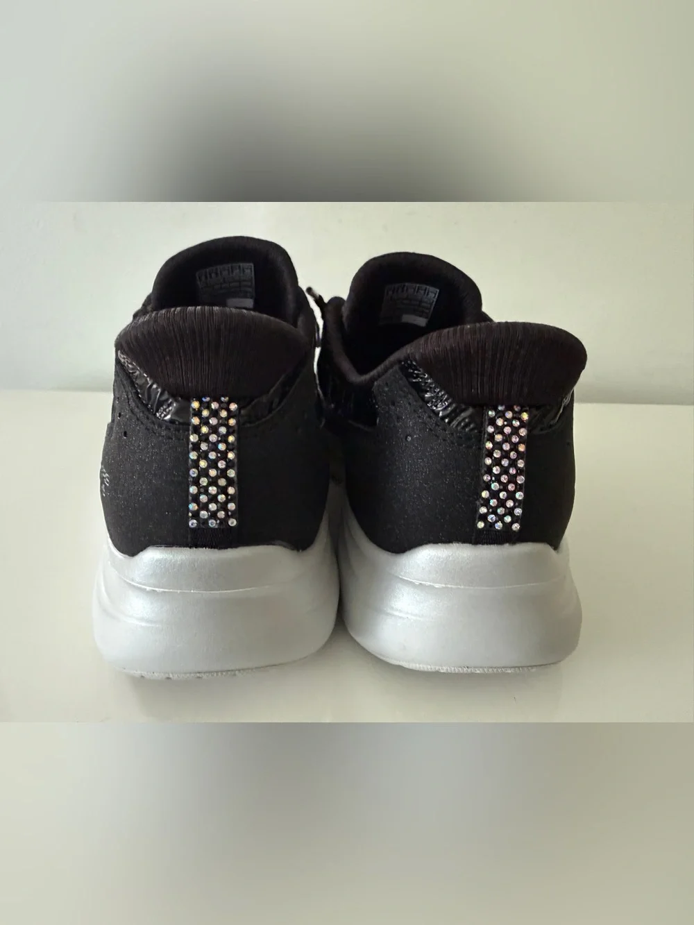 Skechers new without